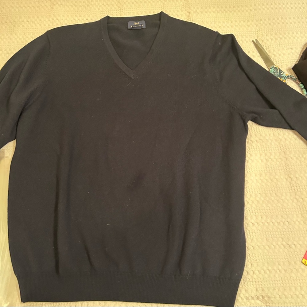 Brooks Brothers Dark Navy Blue V-Neck Sweater 83% Merino Wool Sz L FLAW - Picture 3 of 6